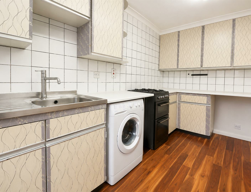 Flat Curran Close in Greater London