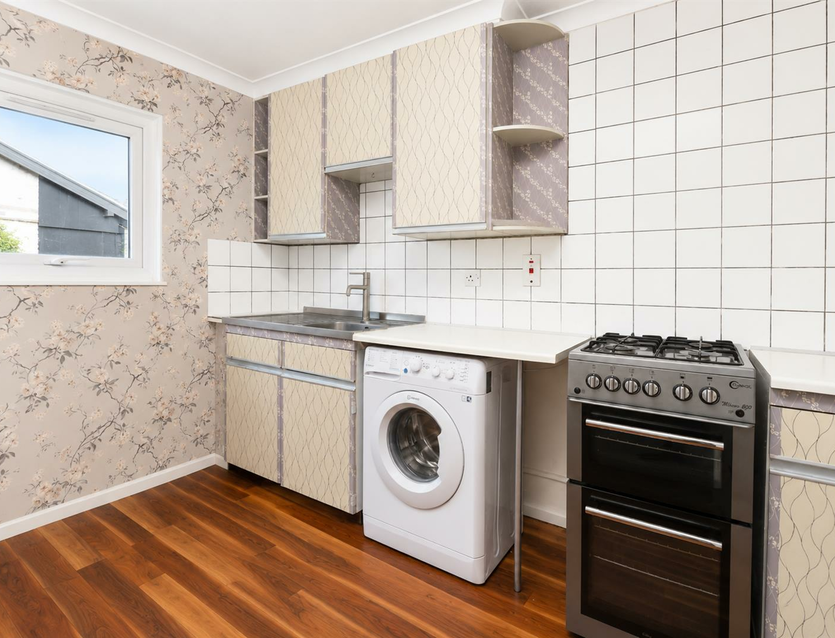 Flat Curran Close in Greater London