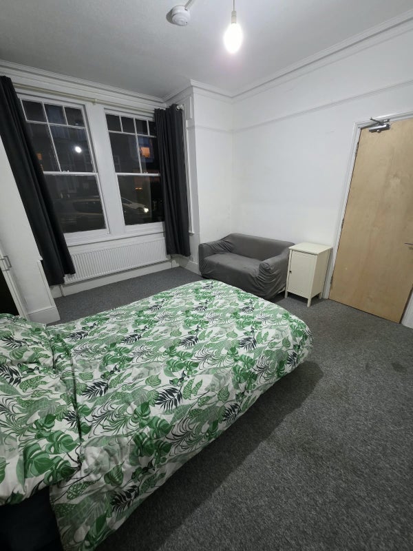 Room Naylor Road in Greater London