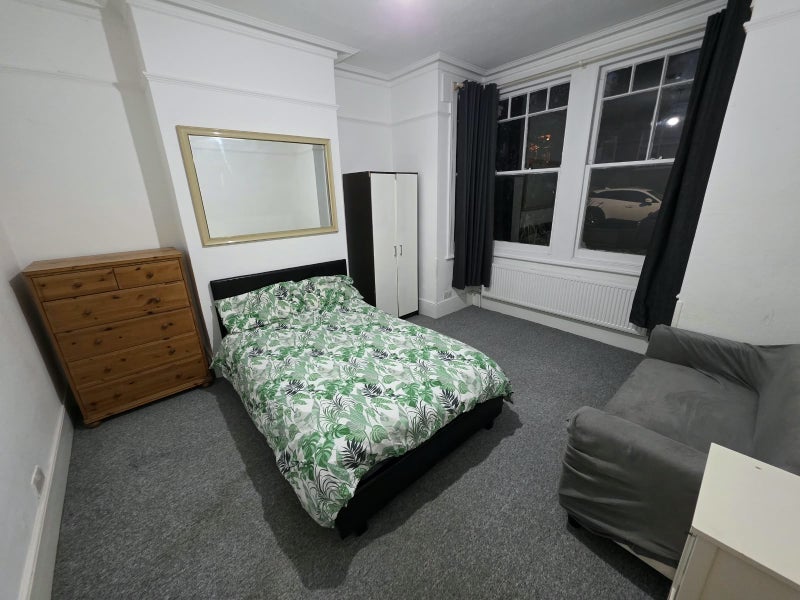 Room Naylor Road in Greater London