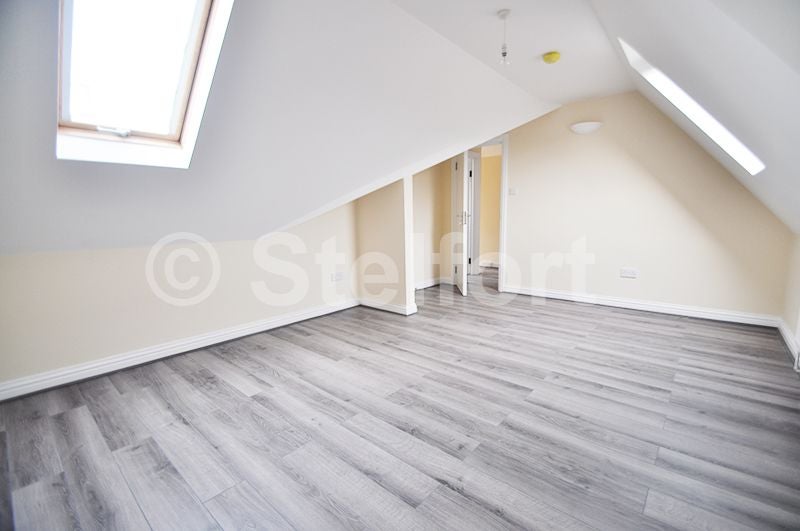 Flat Lordship Road in Greater London