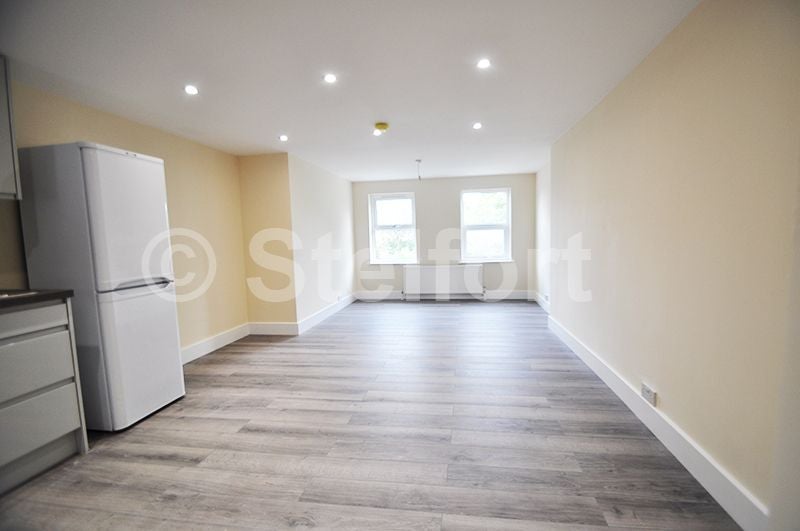 Flat Lordship Road in Greater London
