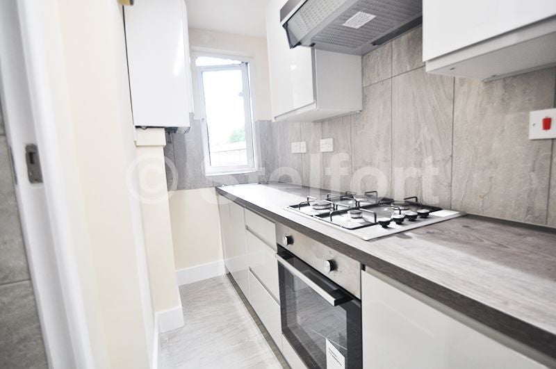 Flat Lordship Road in Greater London