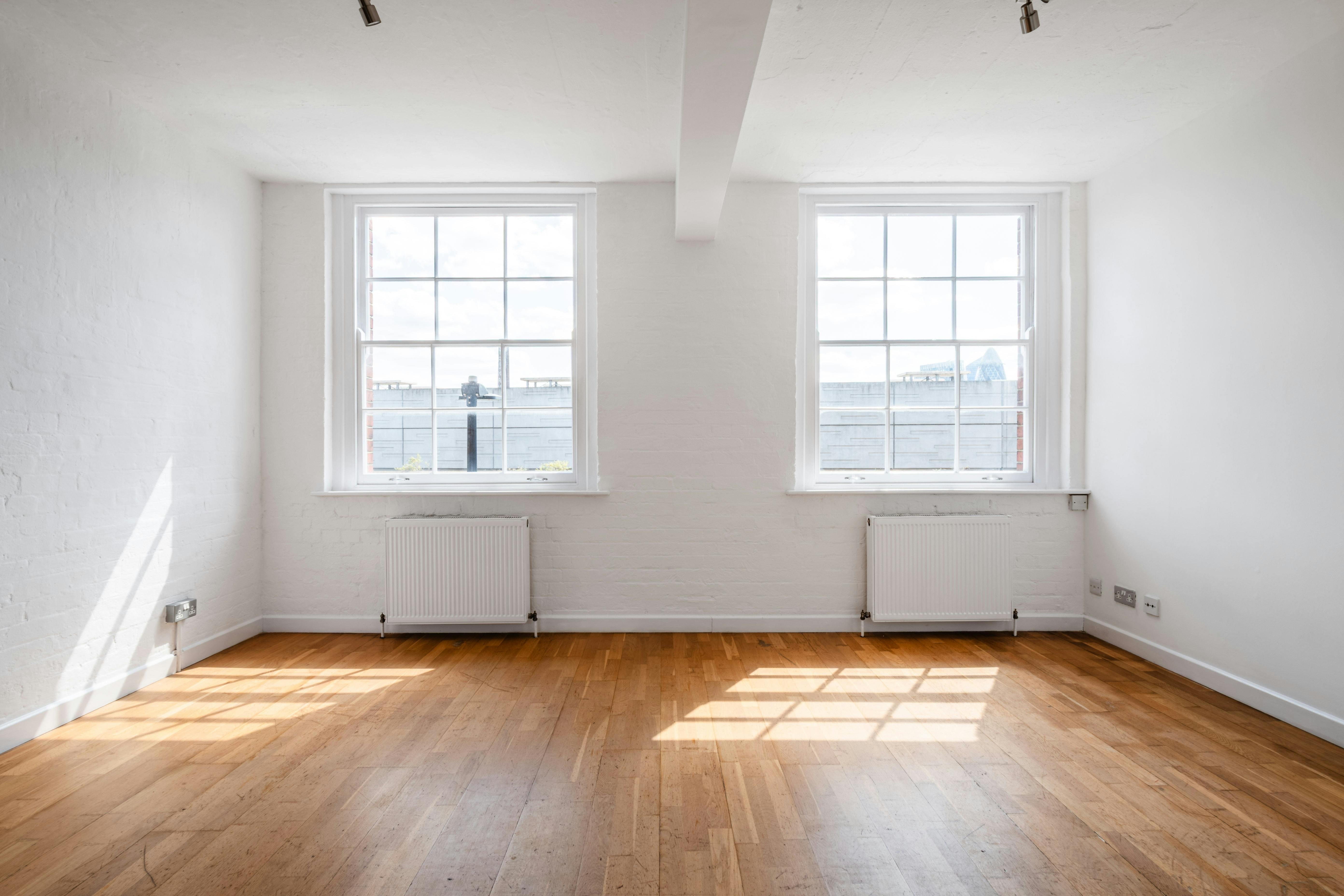 Flat Sclater Street in Greater London