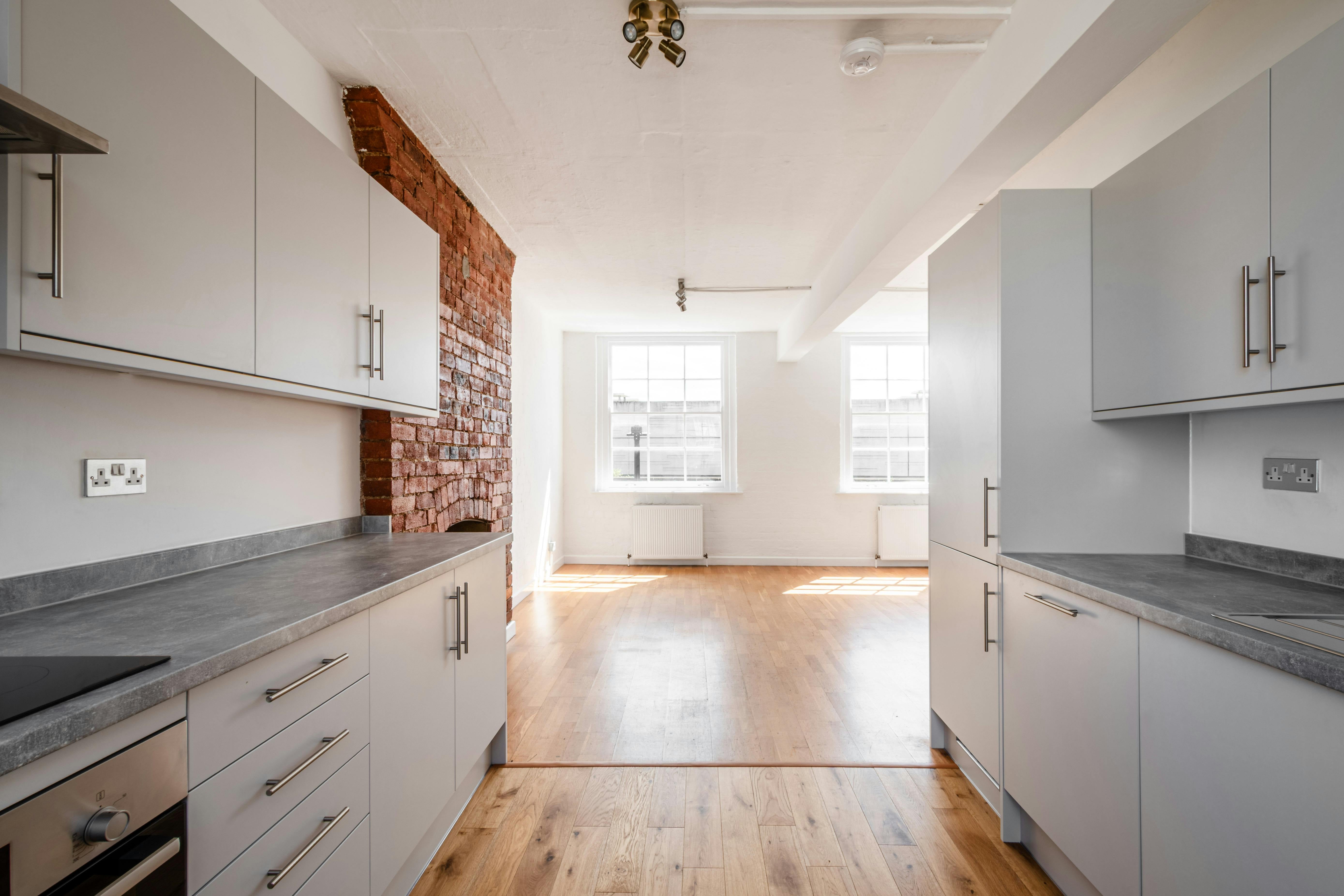 Flat Sclater Street in Greater London