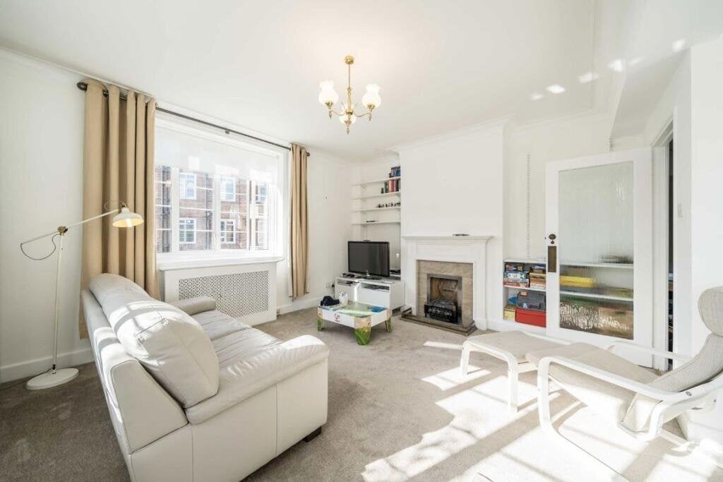Flat Heathfield Terrace in Greater London