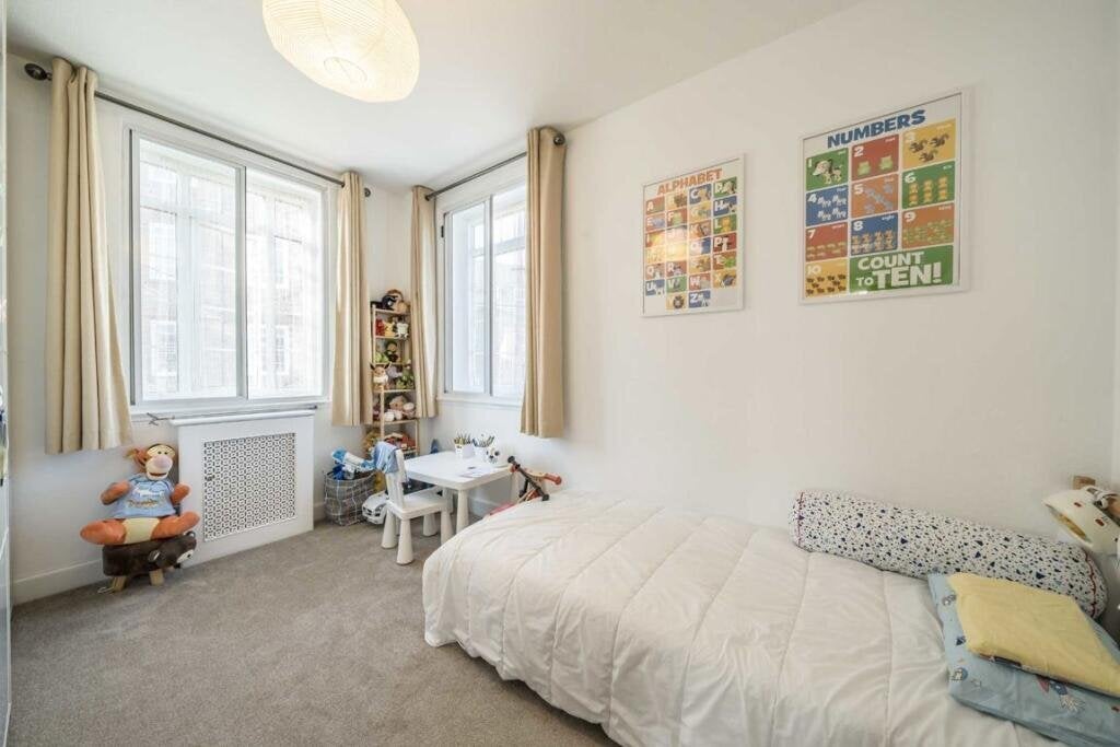 Flat Heathfield Terrace in Greater London