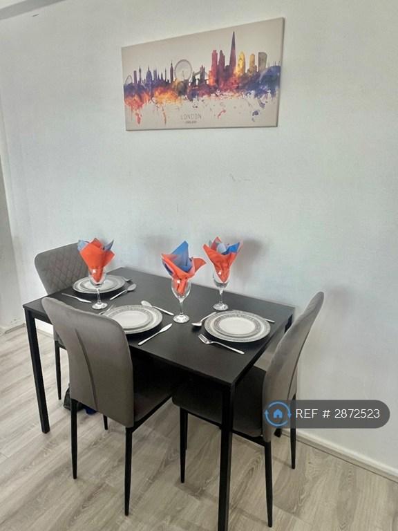 Flat Wellesley Court in City of Westminster