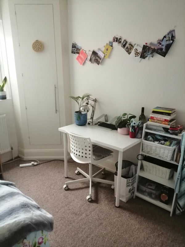 Room Clapham Road in Greater London