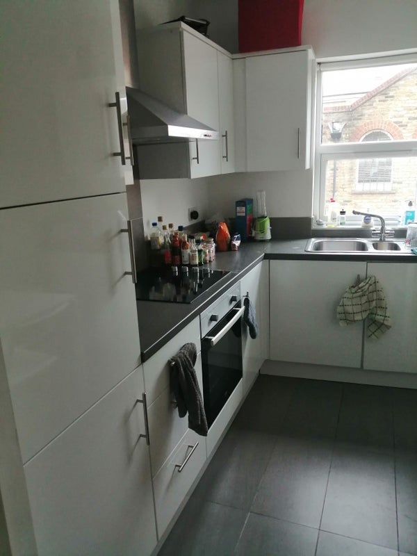 Room Clapham Road in Greater London