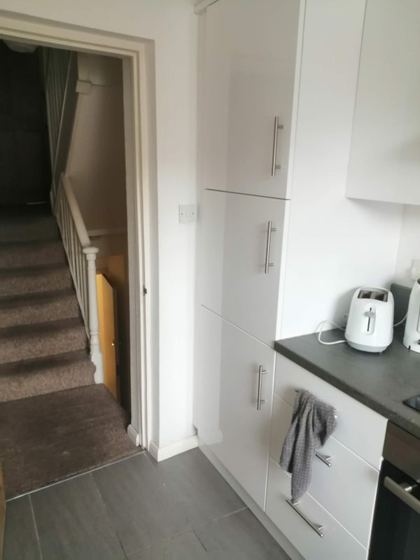 Room Clapham Road in Greater London