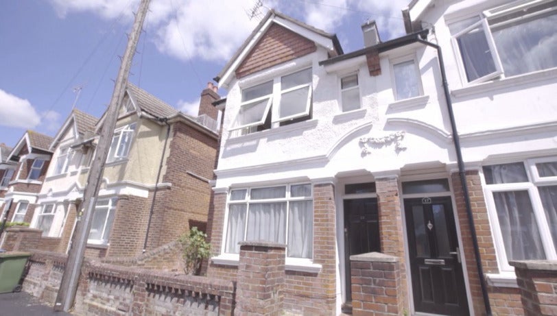Flat Harborough Road in Southampton