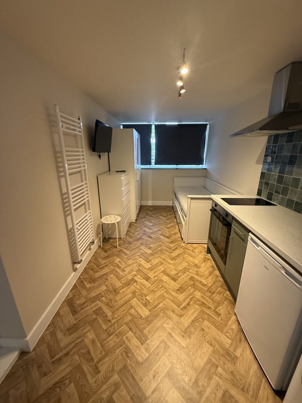 Flat London Road in Greater London