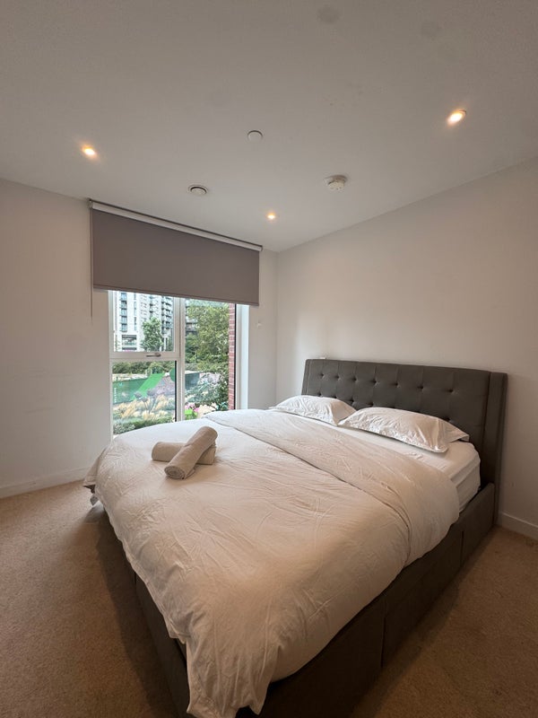 Room Sayer Street in Greater London