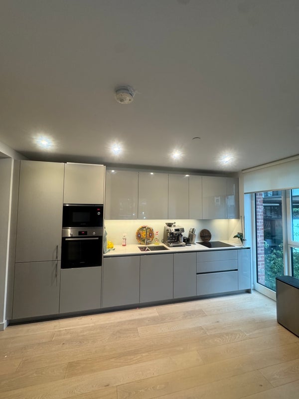 Room Sayer Street in Greater London