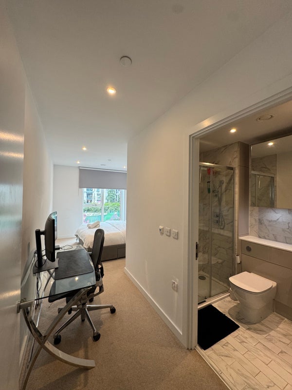 Room Sayer Street in Greater London