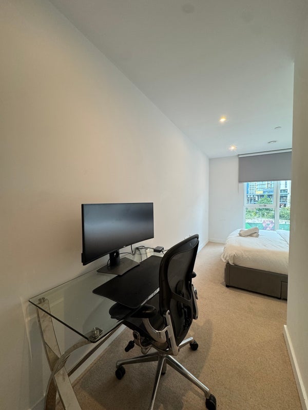 Room Sayer Street in Greater London