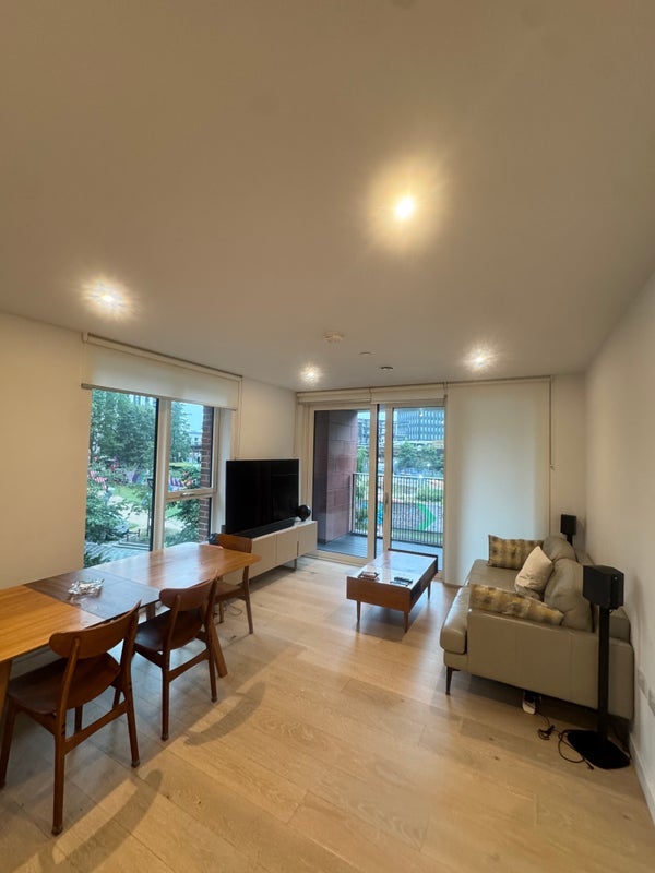 Room Sayer Street in Greater London