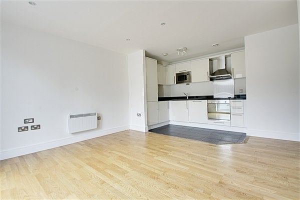 Flat Prestons Road in Greater London