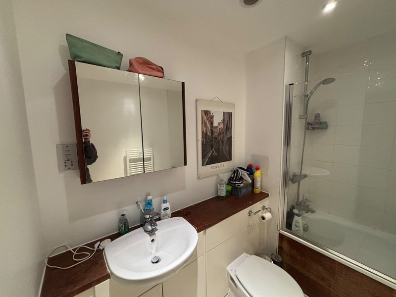 Room Mile End Road in Greater London