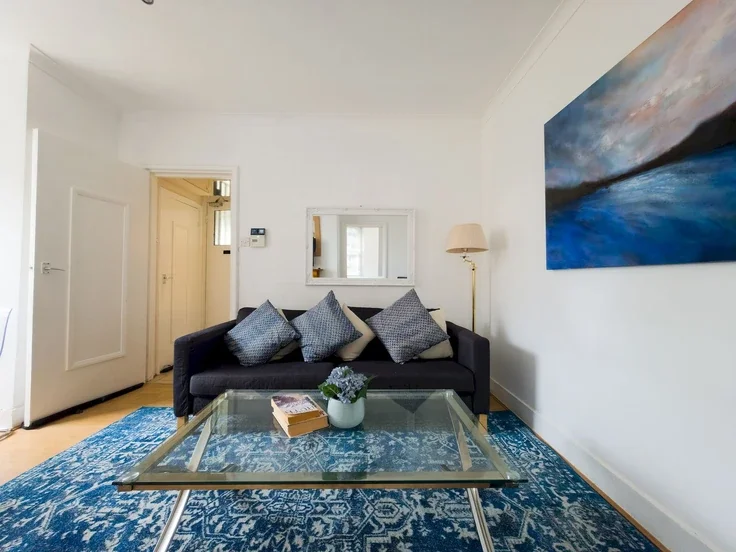Flat Cressy Place in Greater London