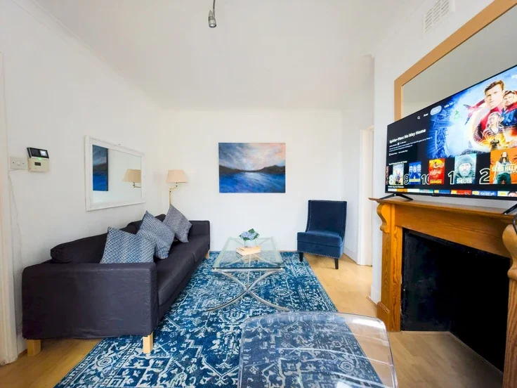 Flat Cressy Place in Greater London