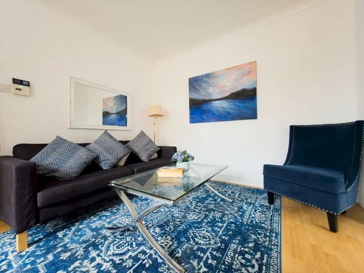 Flat Cressy Place in Greater London