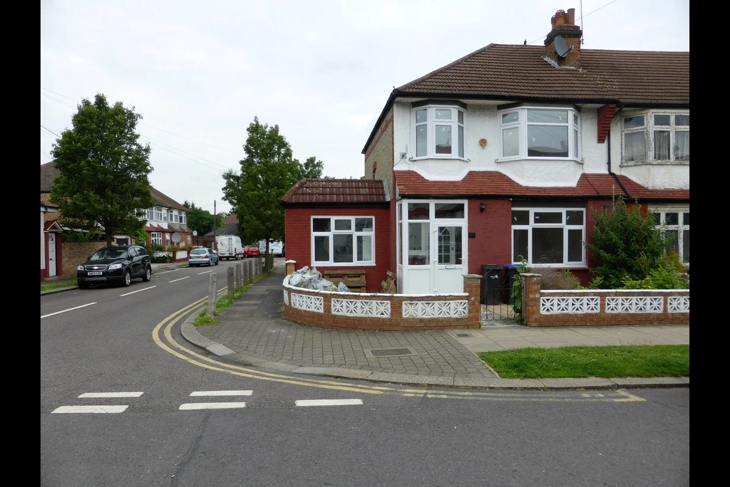 House Princes Avenue in Greater London