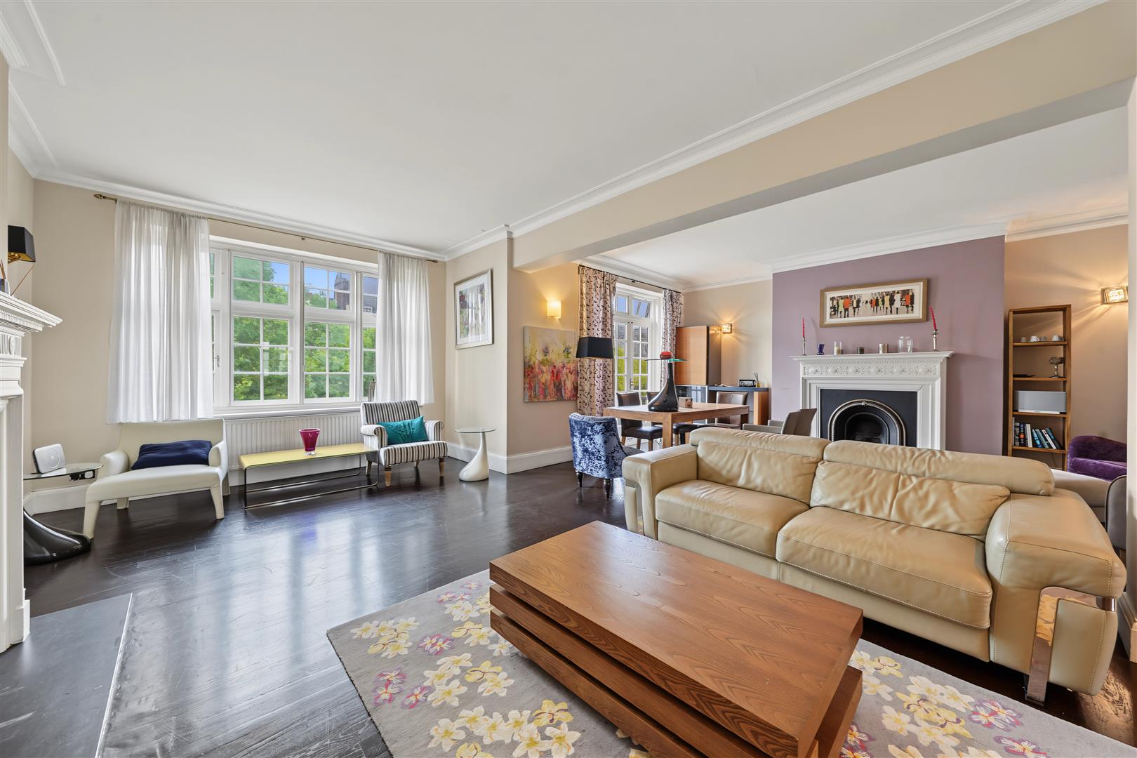 Flat Clifton Court in London