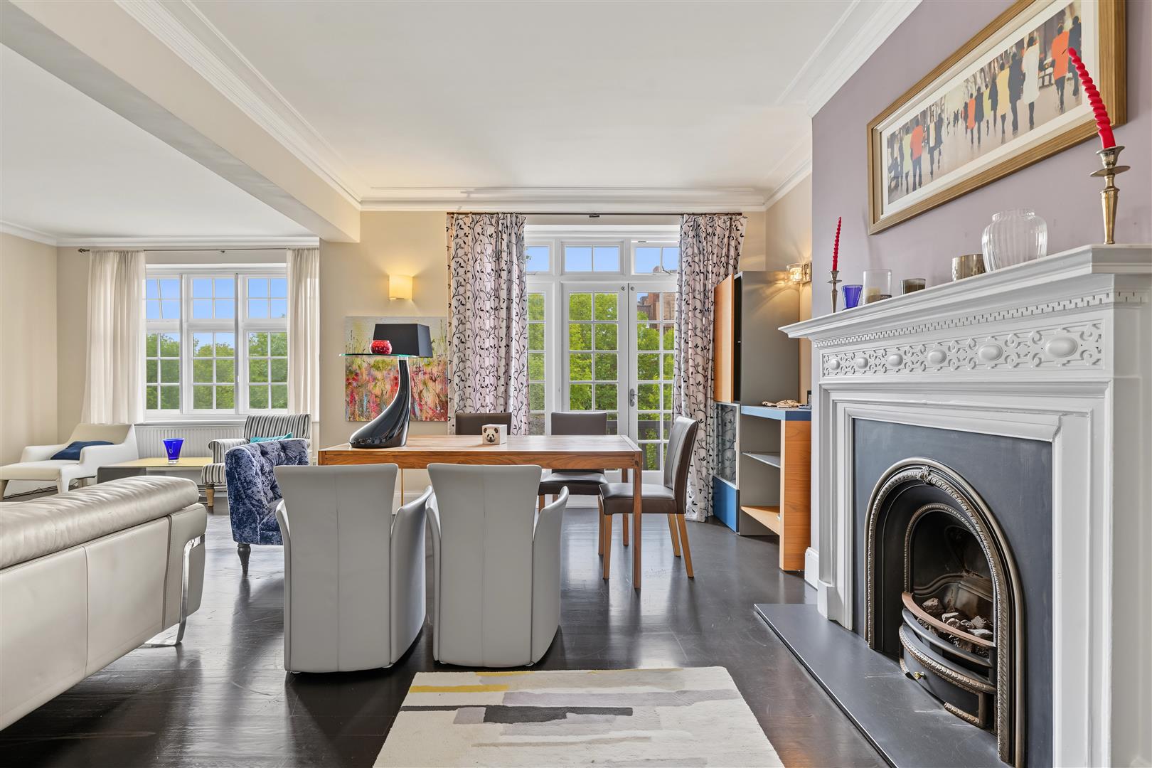 Flat Clifton Court in London