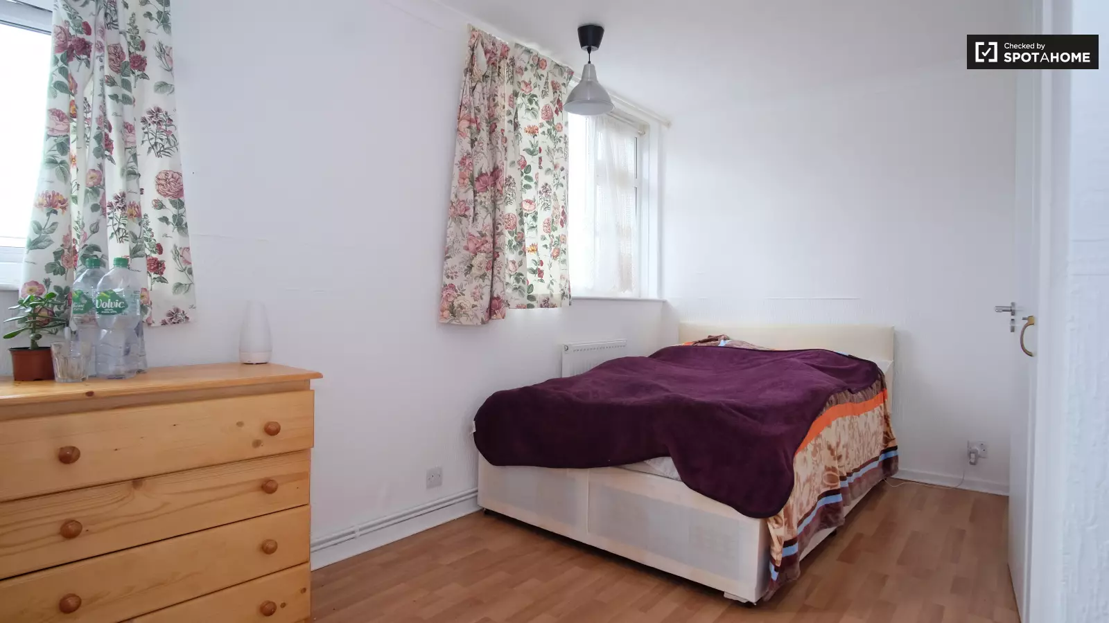 Flat Ballance Road in Greater London