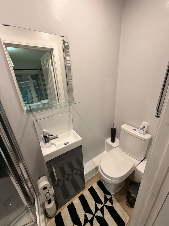 Room Barrow Close in Coventry