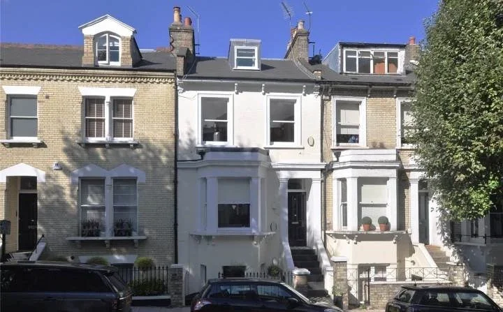 Flat Gayton Road in Greater London