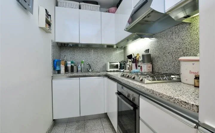 Flat Gayton Road in Greater London