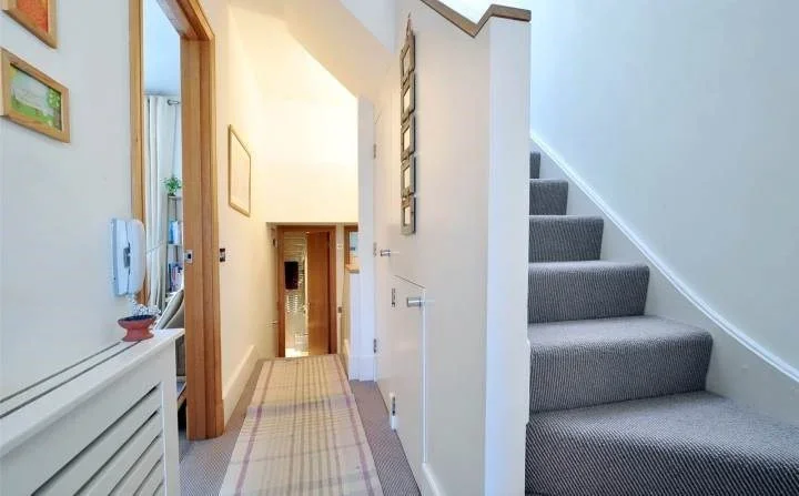 Flat Gayton Road in Greater London