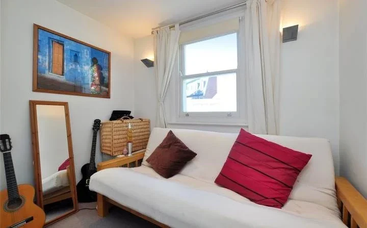 Flat Gayton Road in Greater London