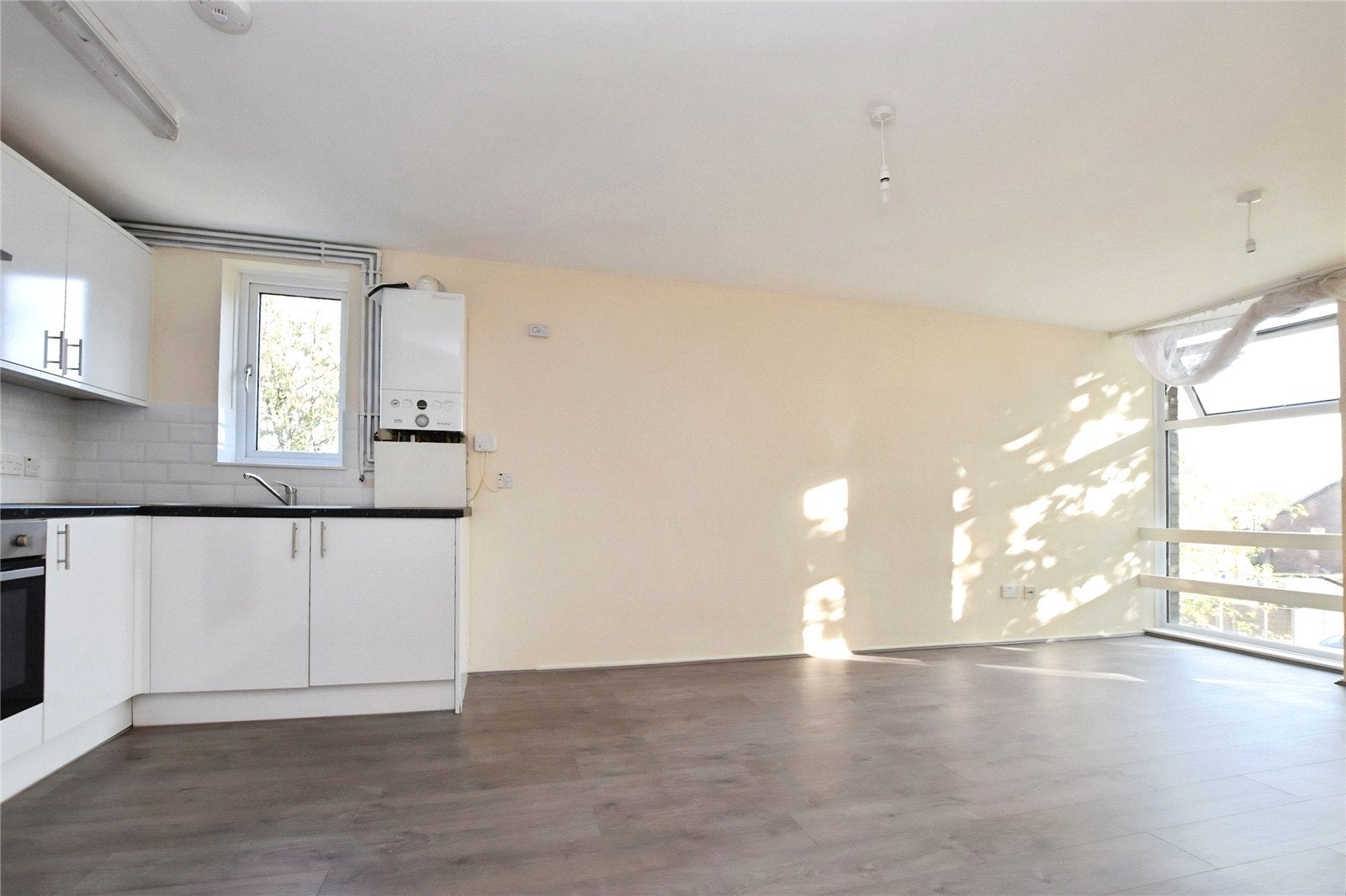 Flat Chapel Lane in Greater London