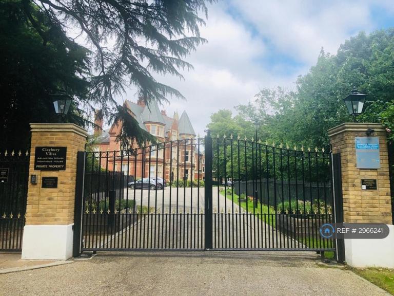 Flat Richmond Drive in Greater London