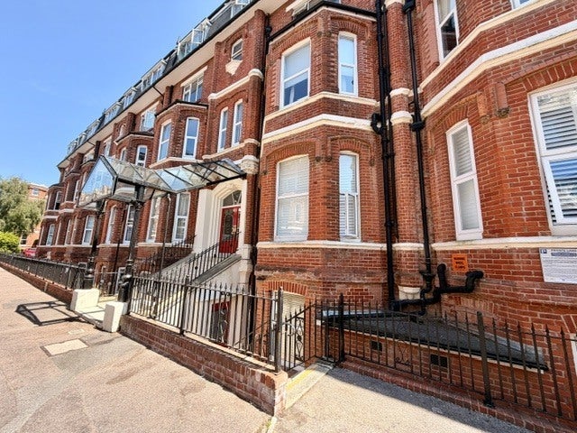Flat Durley Gardens in Bournemouth