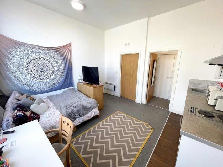 Flat Paradise Street in Portsmouth