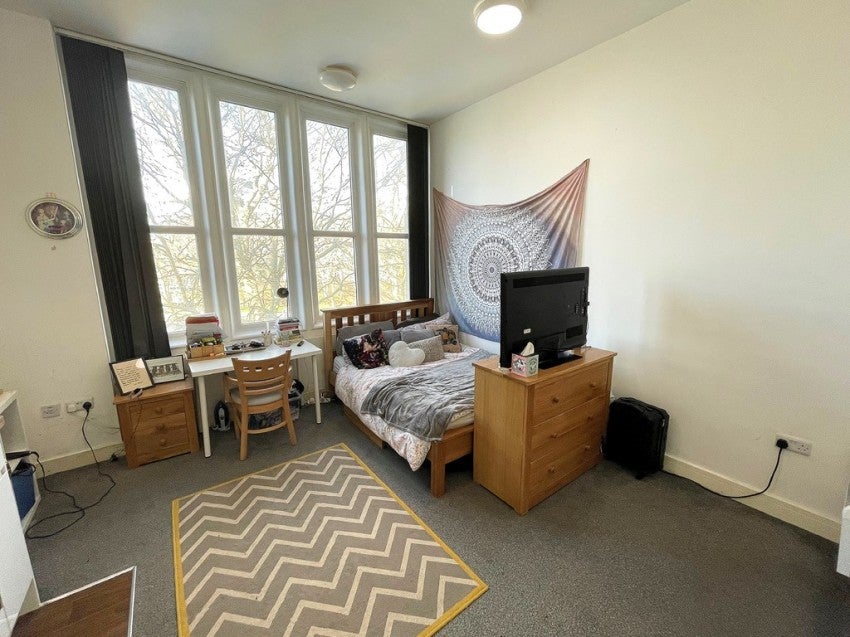Flat Paradise Street in Portsmouth