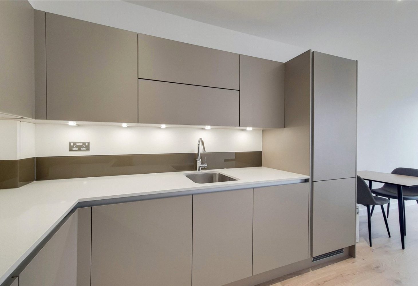 Flat Atlantis Avenue in Greater London