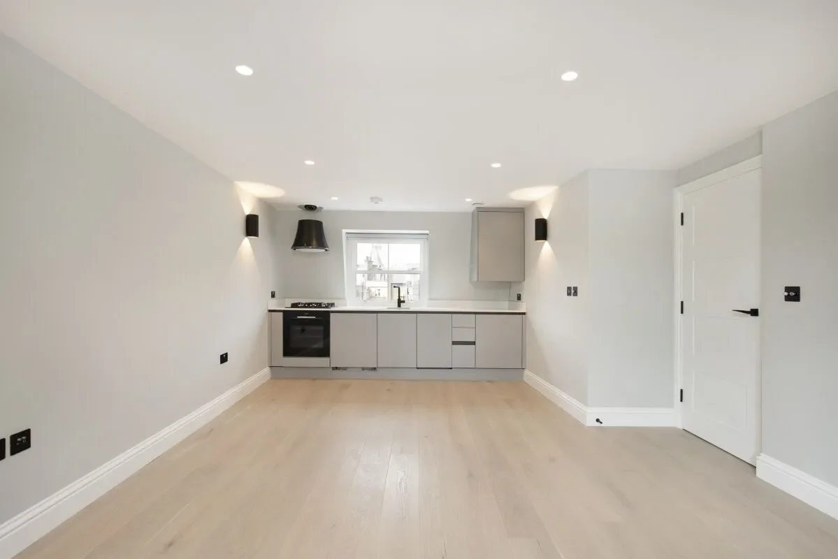 Flat Shaftesbury Avenue in City of Westminster