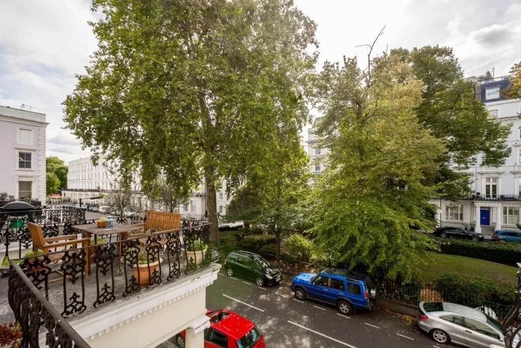 Flat St Stephen's Gardens in City of Westminster