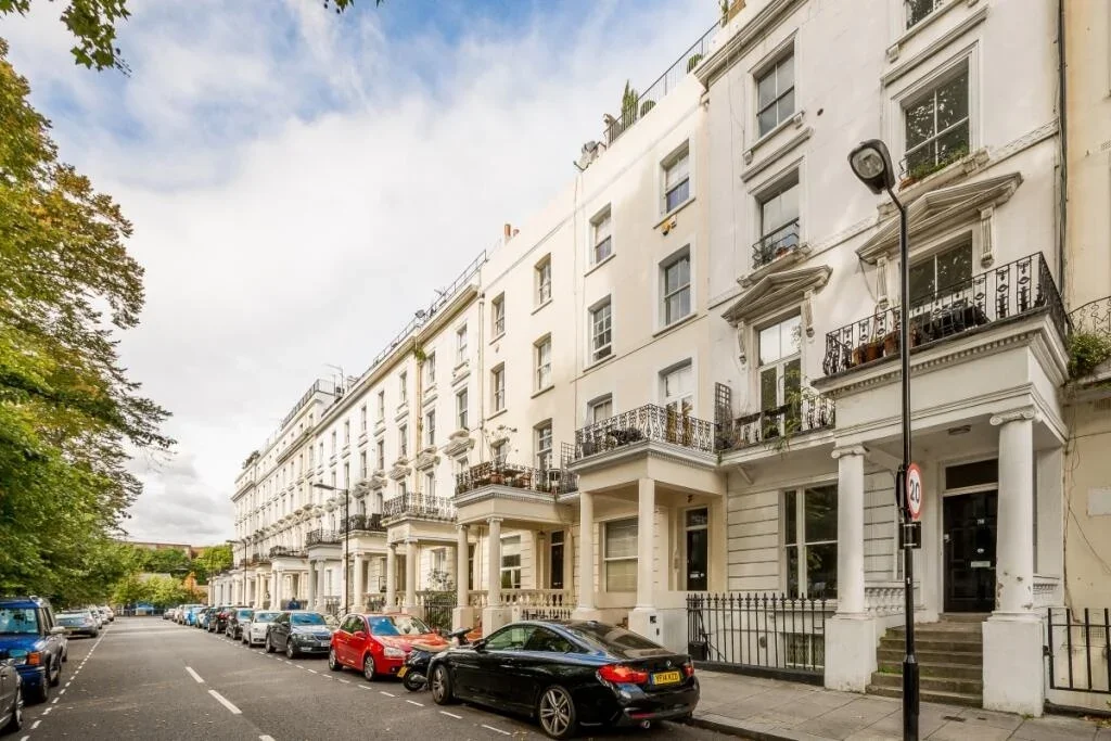 Flat St Stephen's Gardens in City of Westminster