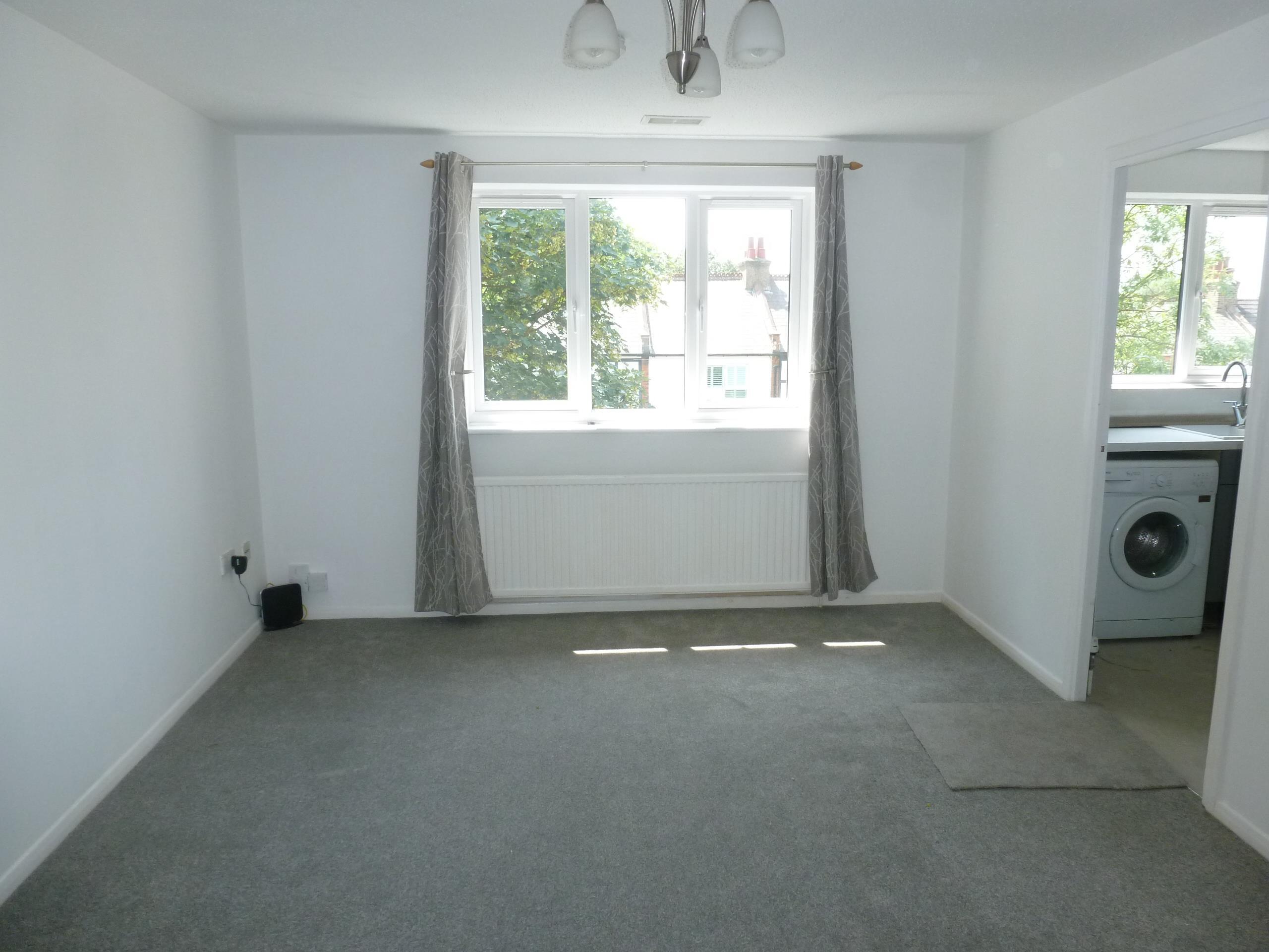 Flat Whippendell Road in Watford