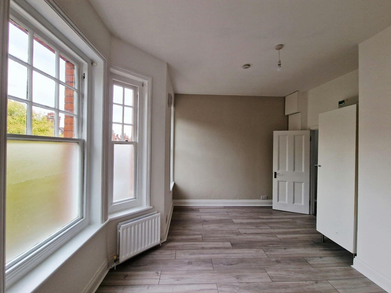 Flat Amesbury Avenue in Greater London