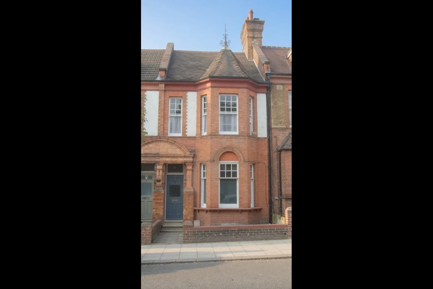 Flat Amesbury Avenue in Greater London