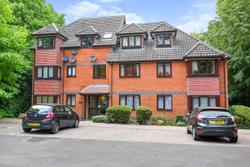 Flat Crowthorne Road in Bracknell