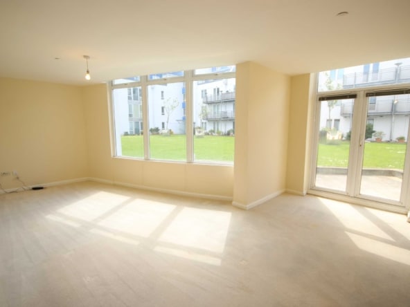 Flat Gordon Gardens in Swindon